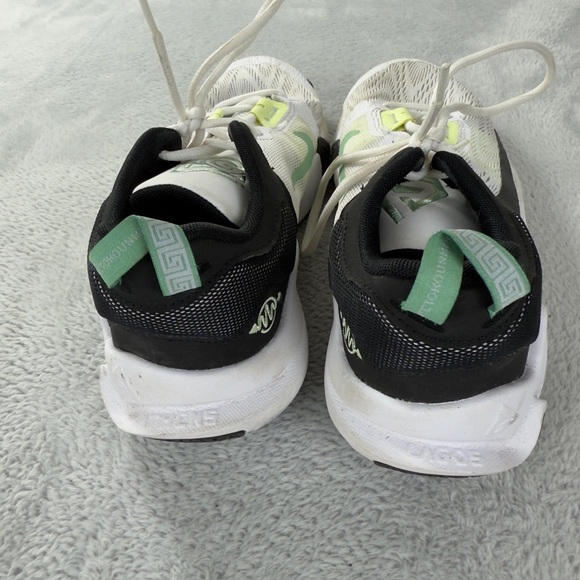 Nike Giannis Immortality 2 GS White Volt Boys Size 7 US - Picture 7 of 16